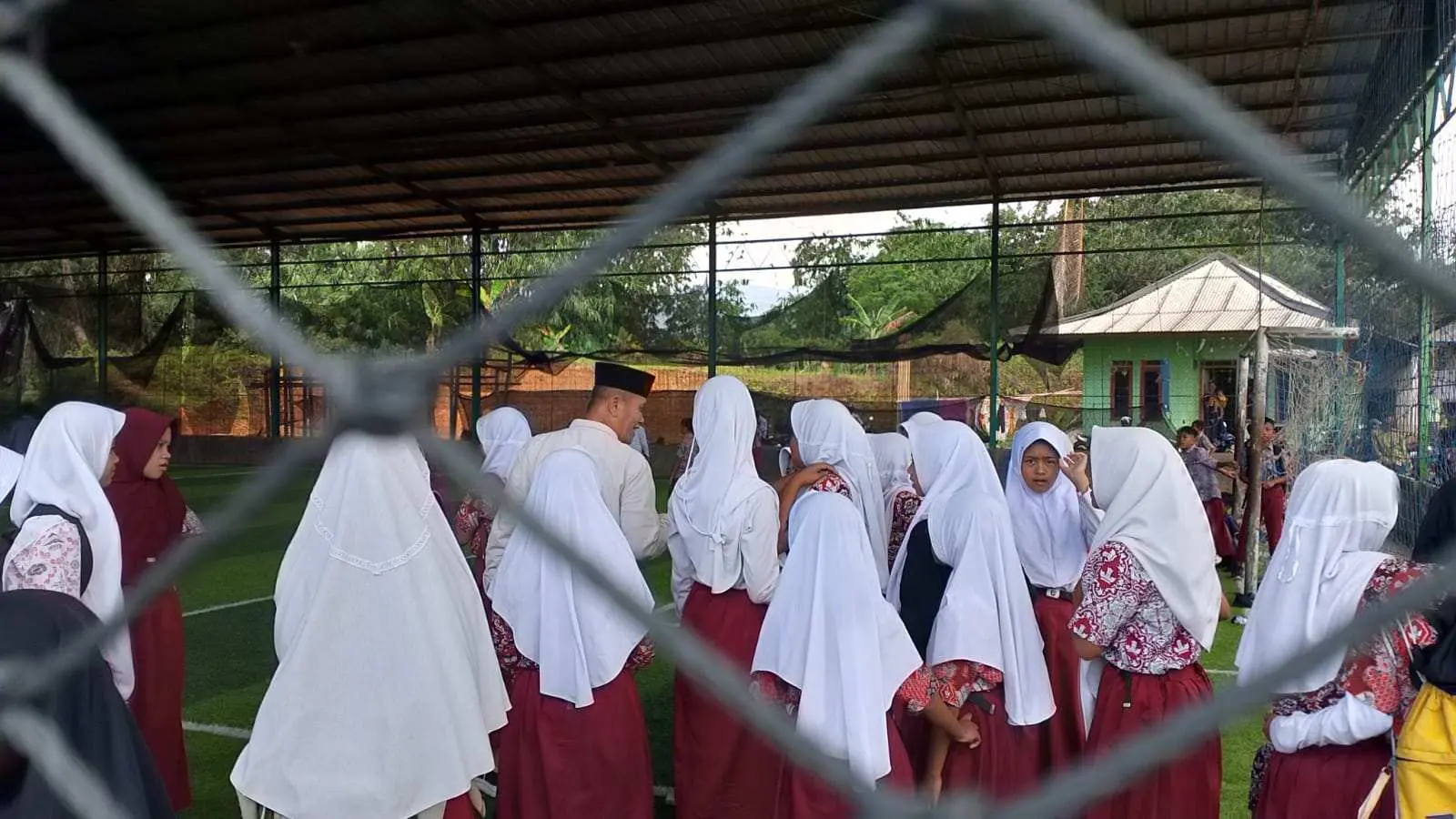 Usep Nukliri Ajak Siswa SD di Sukajaya Semangat Belajar Sambut Indonesia Emas 2045