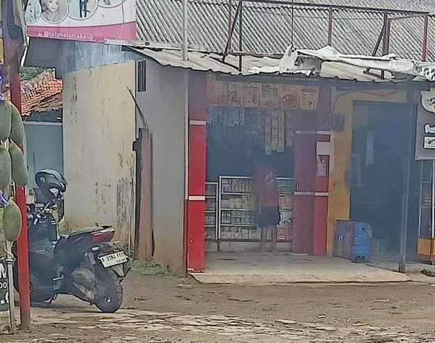 Diduga Jual Obat-obatan Keras Berkedok Warung Kelontong, Warga Minta Aparat Untuk Ditutup