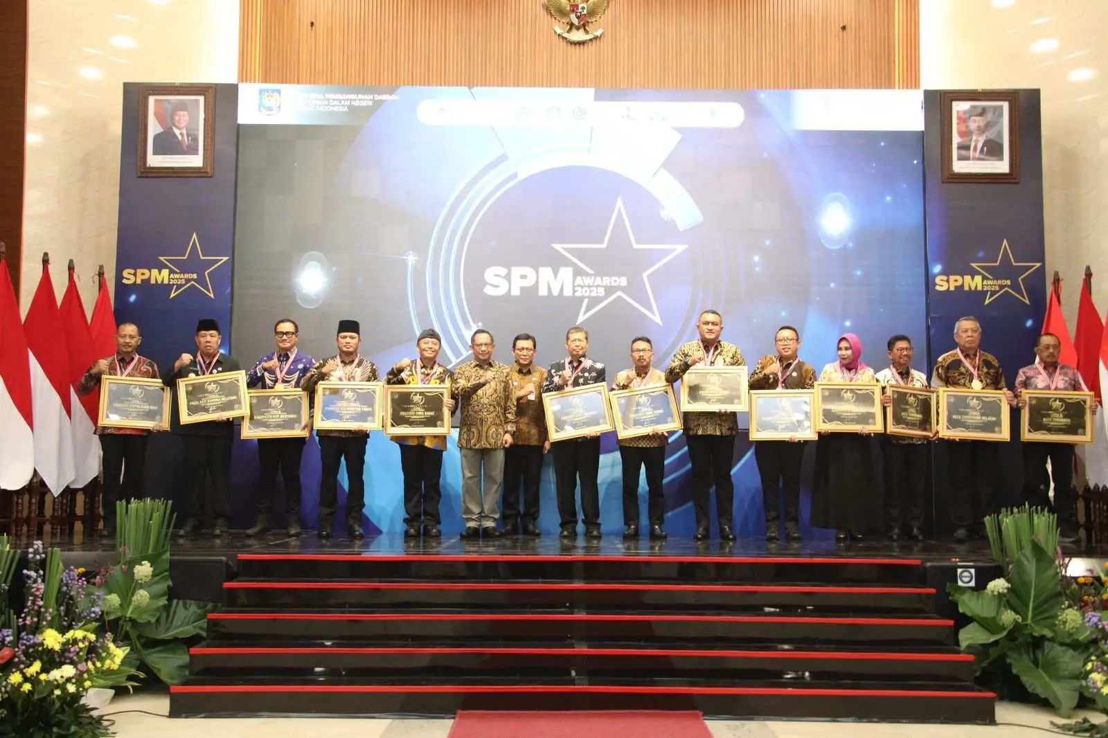 Bupati Bogor Rudy Susmanto Terima Penghargaan SPM Award Tahun 2025 untuk Pemkab Bogor Dari Kemendagri