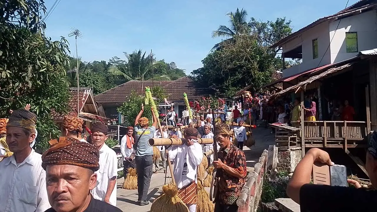 Jaga Warisan Leluhur, Masyarakat Desa Guradog Curugbitung Konsisten Jalankan Tradisi Ngarengkong