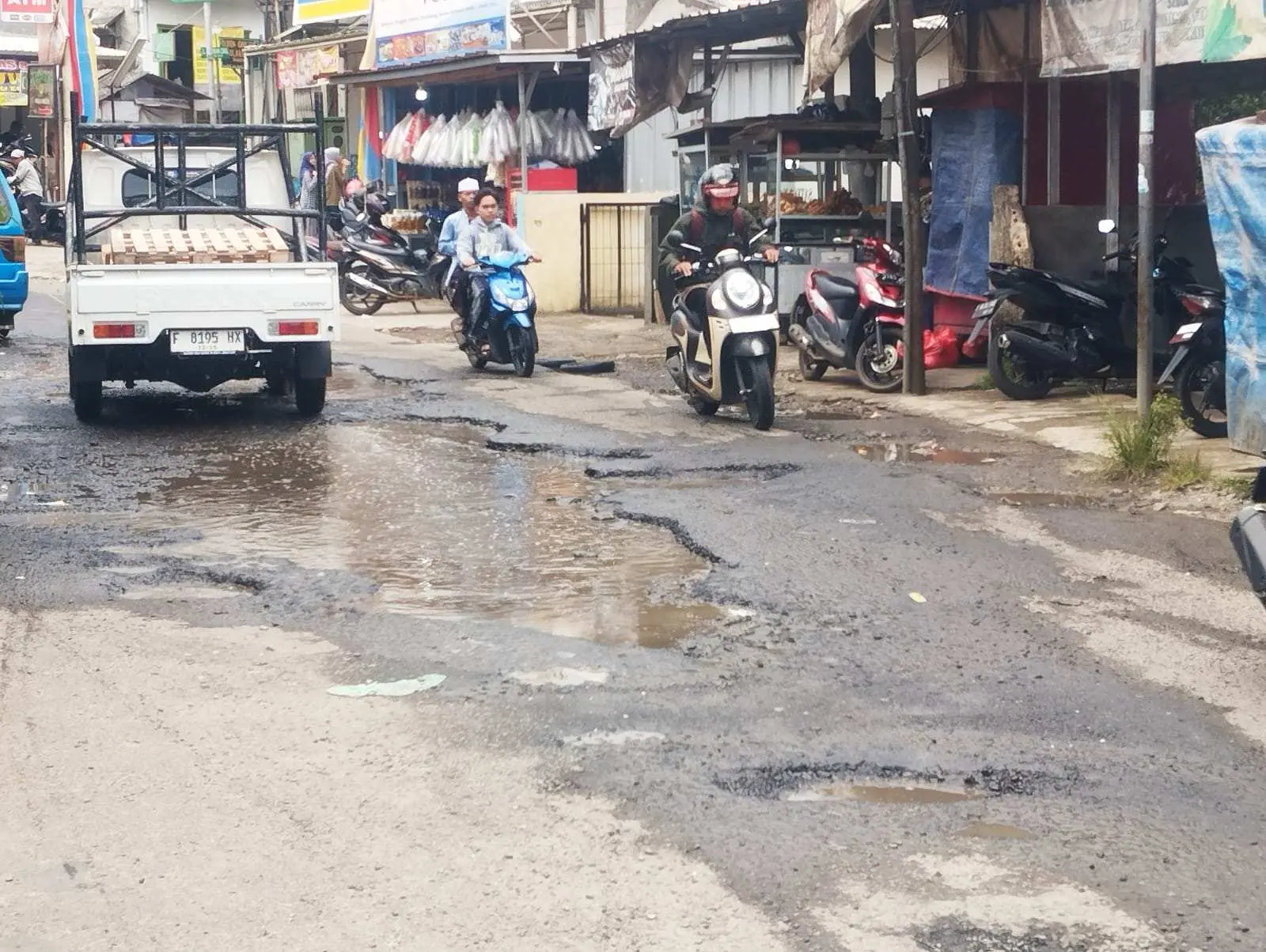 Jalan Banjarwaru -Tapos Rusak Parah, Kerap Jadi Pemicu Kecelakaan
