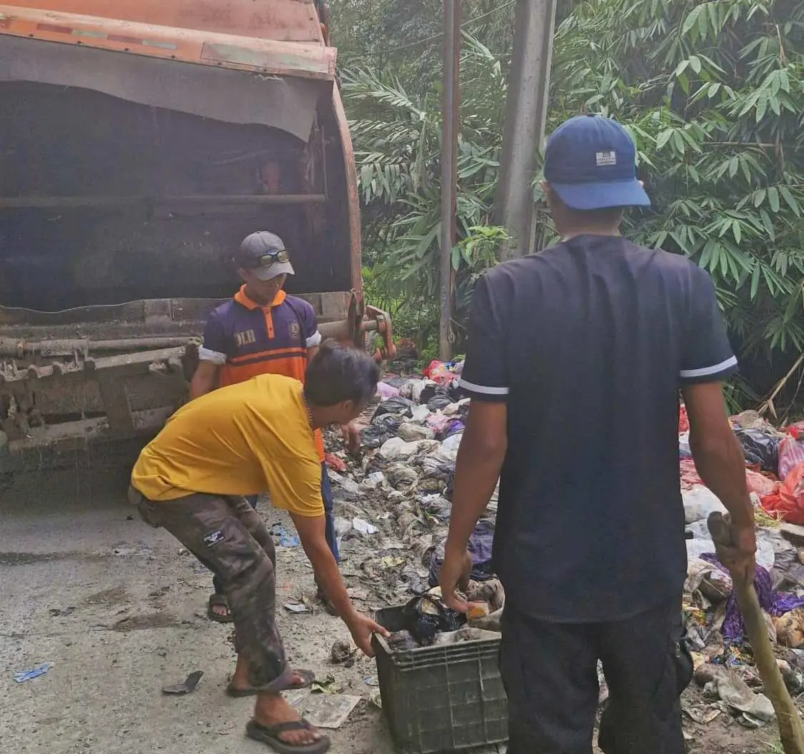 Camat Rumpin Turun Langsung Gandeng DLH Bersihkan Tumpukan Sampah Liar