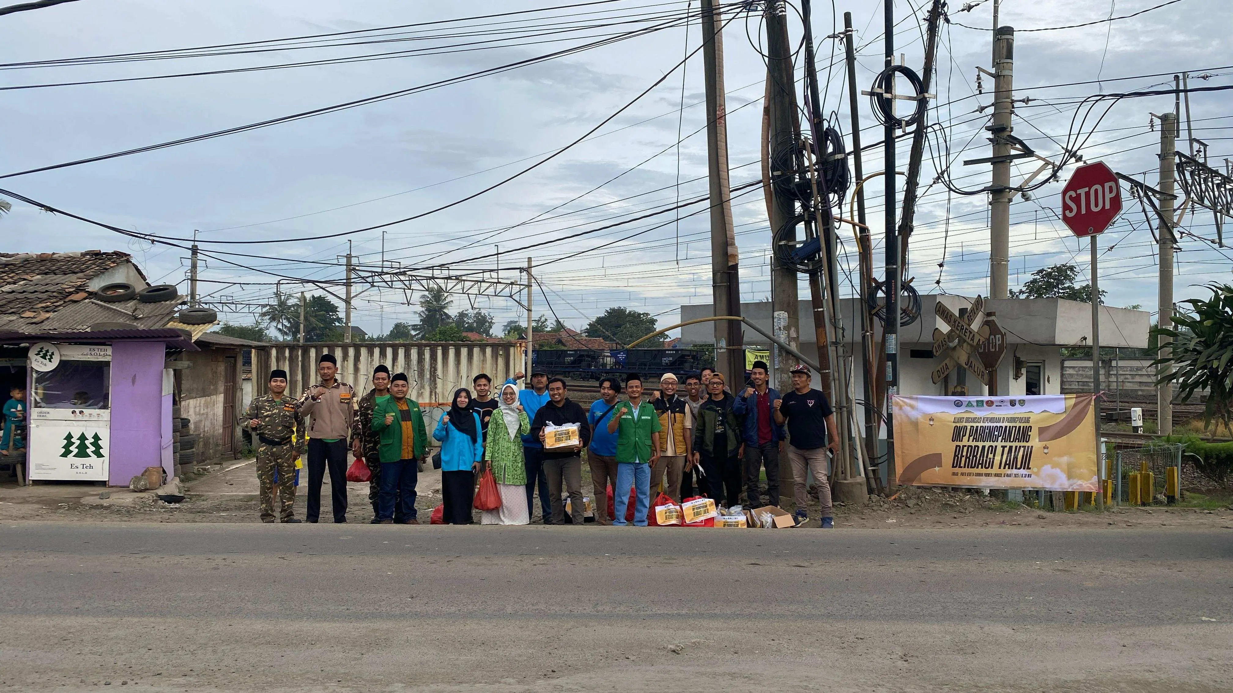 Kompak, Organisasi Kepemudaan di Parungpanjang Bersinergi Lakukan Aksi Berbagi Takjil