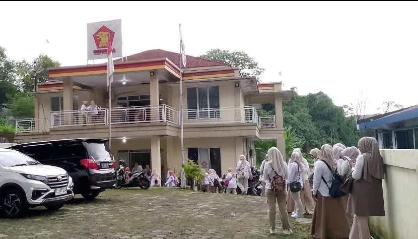 PIRA Kabupaten Bogor Bagikan 800 Takjil Gratis di Jalan Raya Tegar Beriman